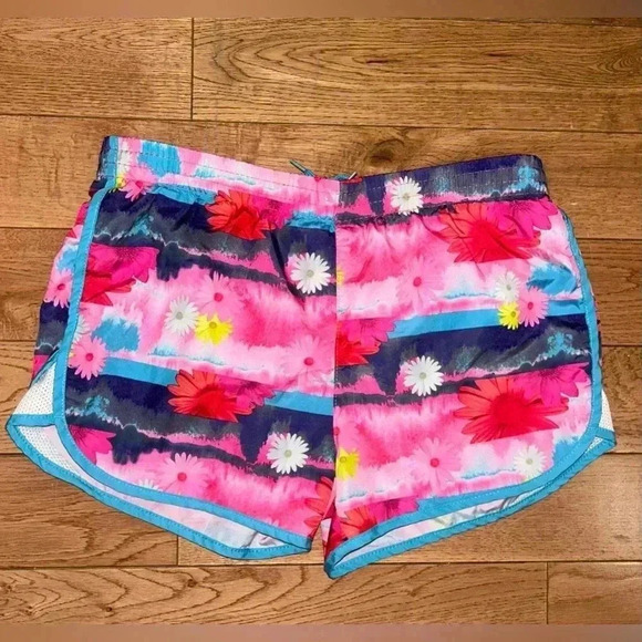 Puma Athletic Floral Shorts Size Medium - Picture 1 of 7